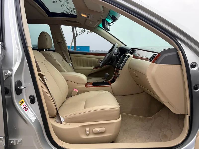 Toyota Crown — фото 13