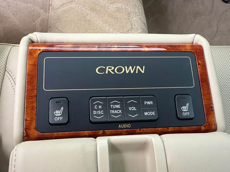 Toyota Crown — фото 10