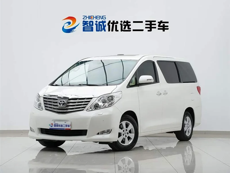 Toyota Alphard — фото 1
