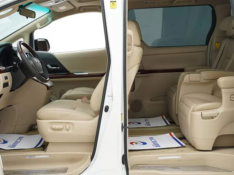 Toyota Alphard — фото 11