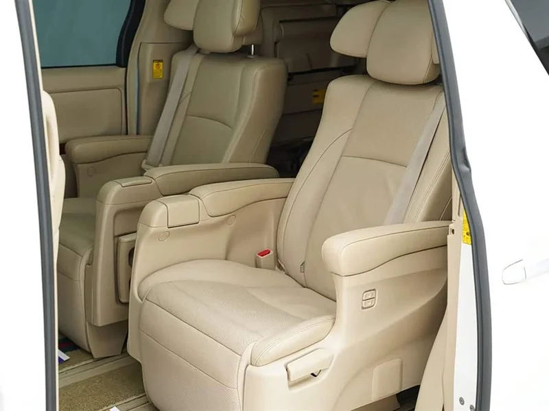 Toyota Alphard — фото 12