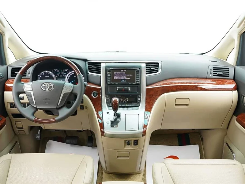 Toyota Alphard — фото 14
