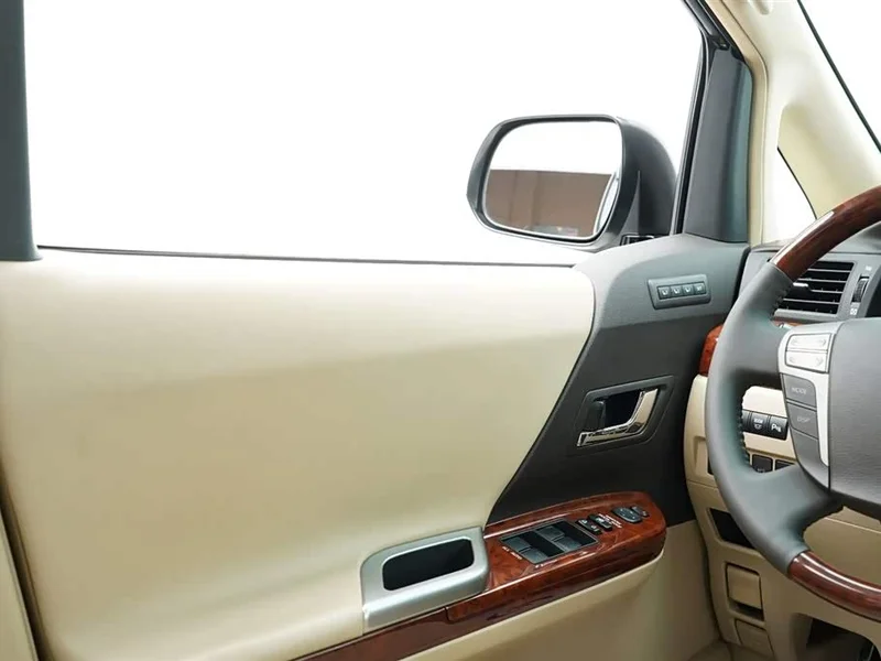 Toyota Alphard — фото 15