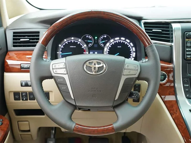 Toyota Alphard — фото 16