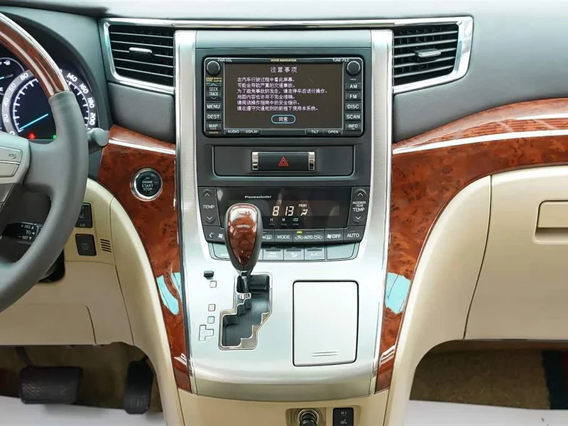 Toyota Alphard — фото 17