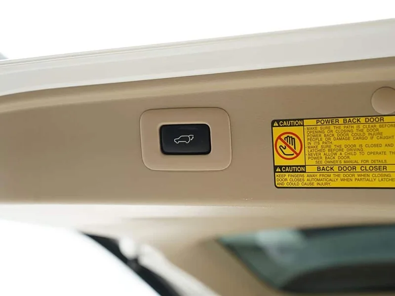 Toyota Alphard — фото 25