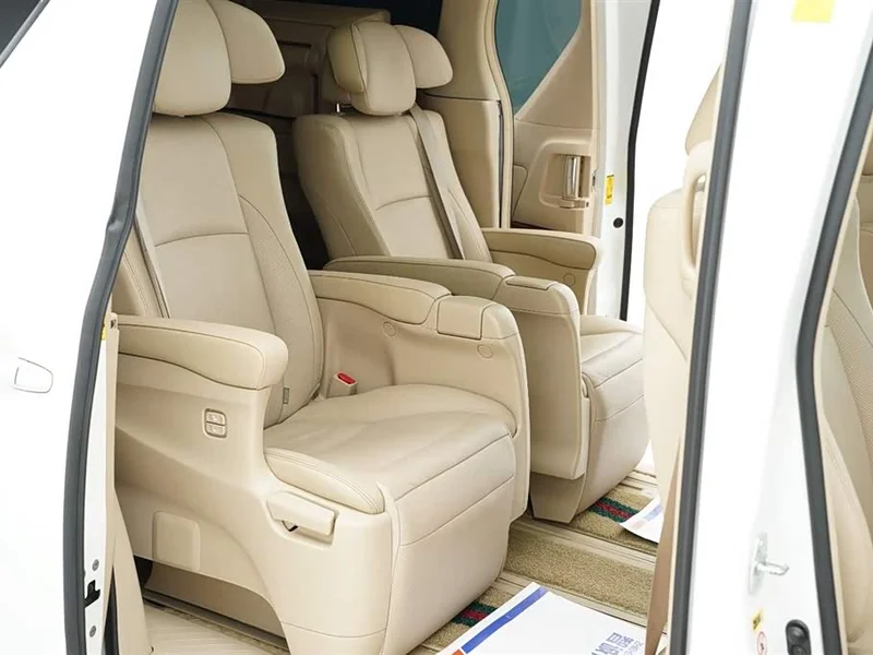 Toyota Alphard — фото 27