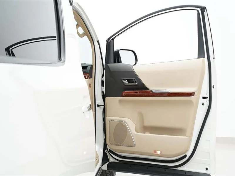 Toyota Alphard — фото 30