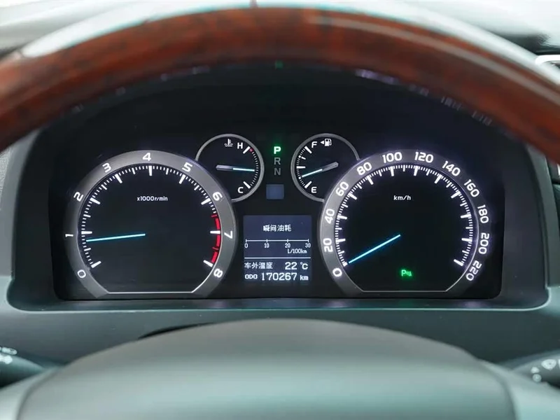 Toyota Alphard — фото 31