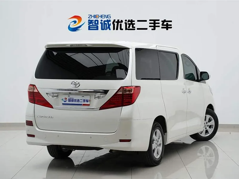 Toyota Alphard — фото 35
