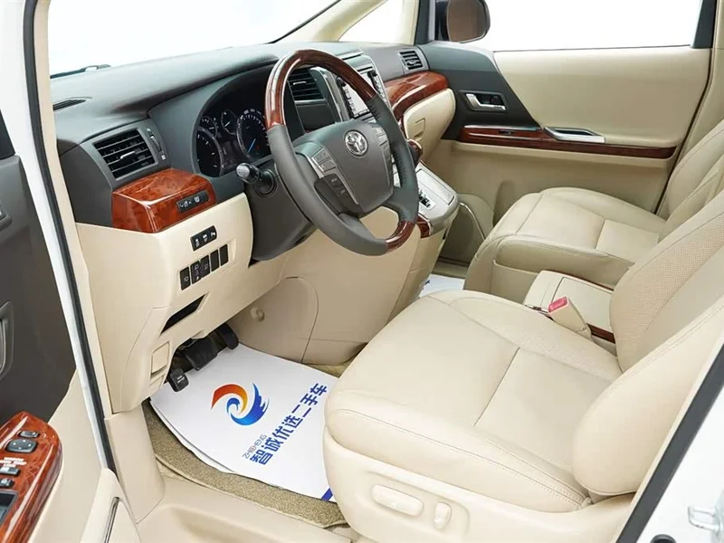 Toyota Alphard — фото 5