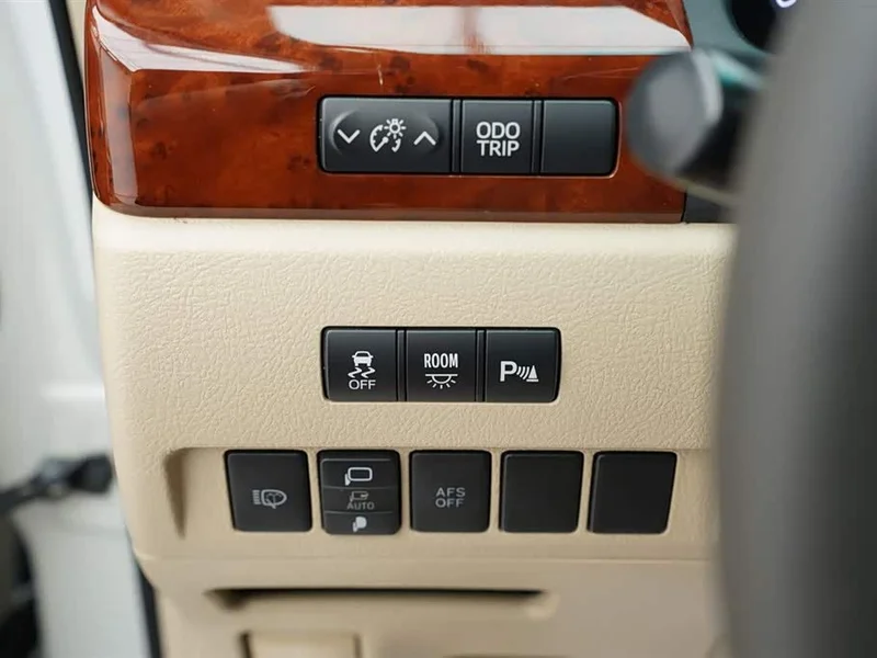 Toyota Alphard — фото 7