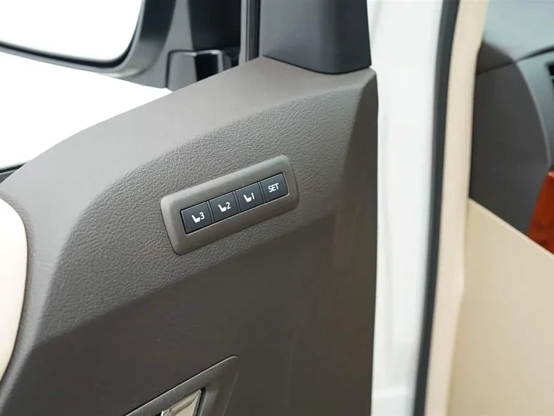 Toyota Alphard — фото 9