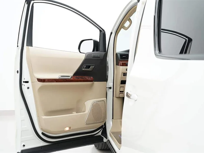 Toyota Alphard — фото 10