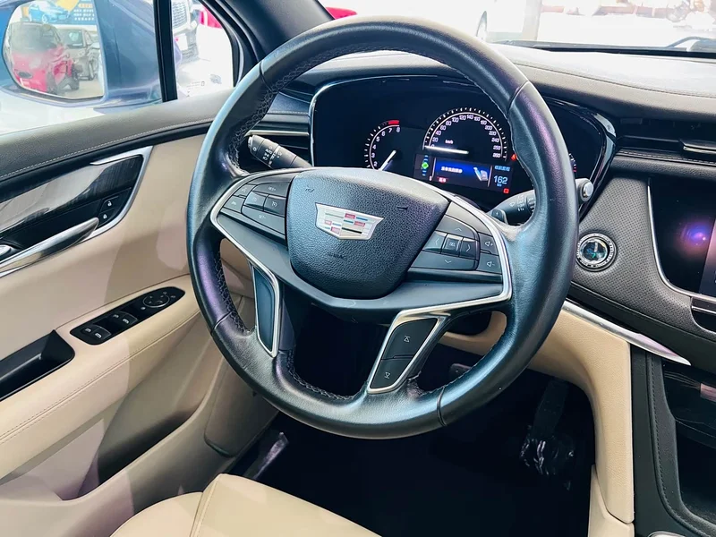 Cadillac XT5 — фото 6