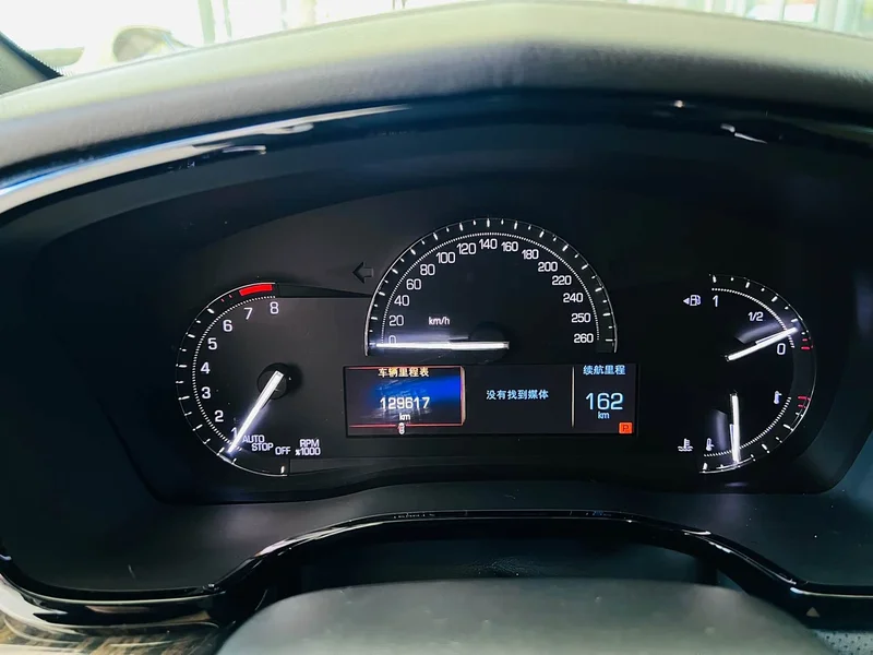Cadillac XT5 — фото 10