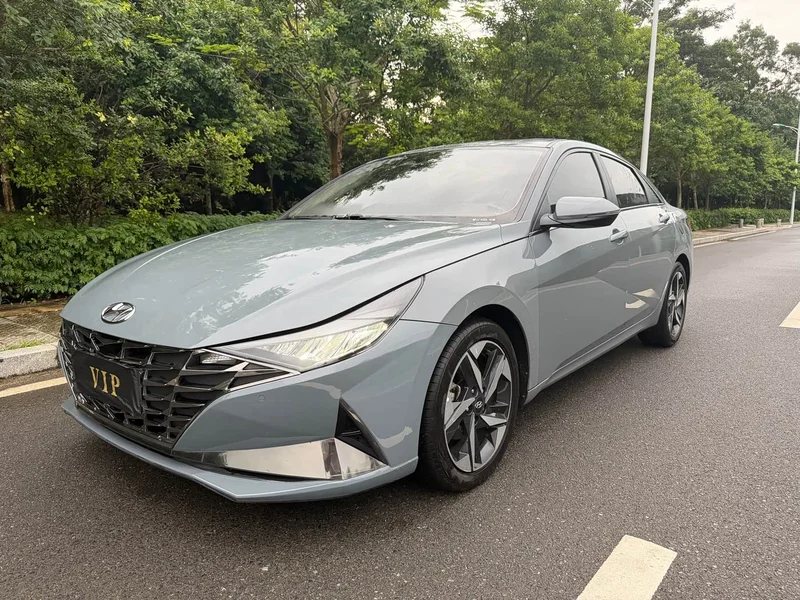Hyundai Elantra — фото 1