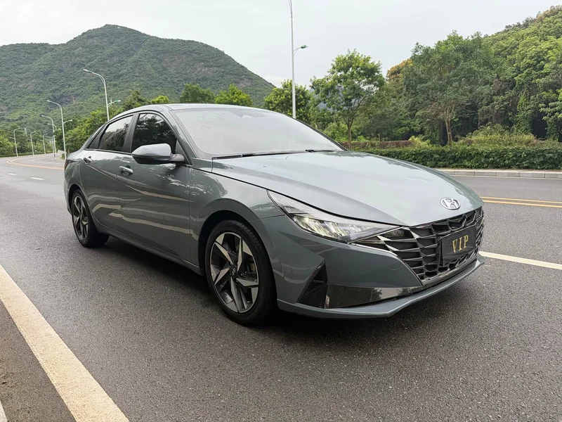 Hyundai Elantra — фото 3