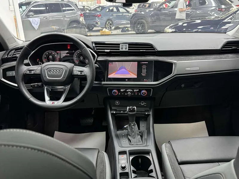 Audi Q3 Sportback — фото 14