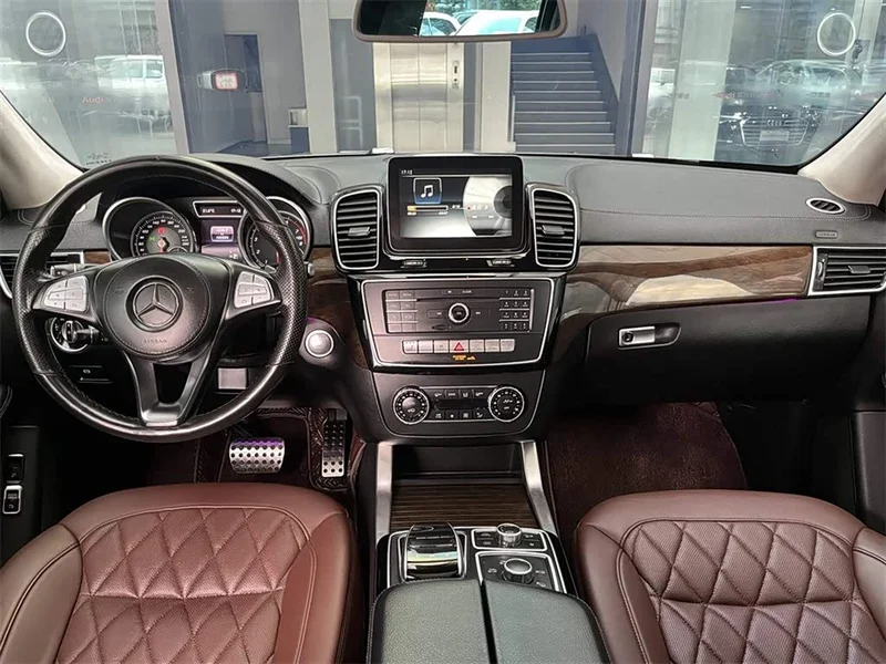Mercedes-Benz GLS — фото 6