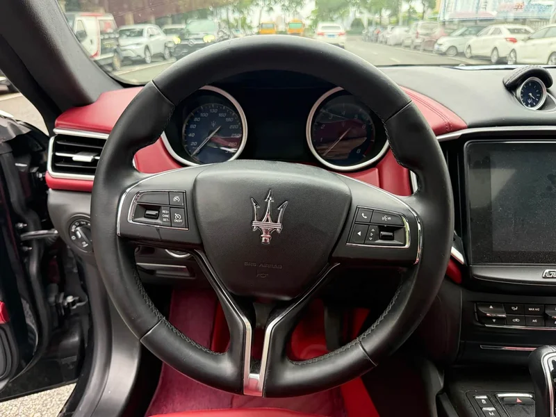 Maserati Ghibli — фото 10