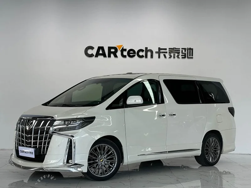 Toyota Alphard — фото 1