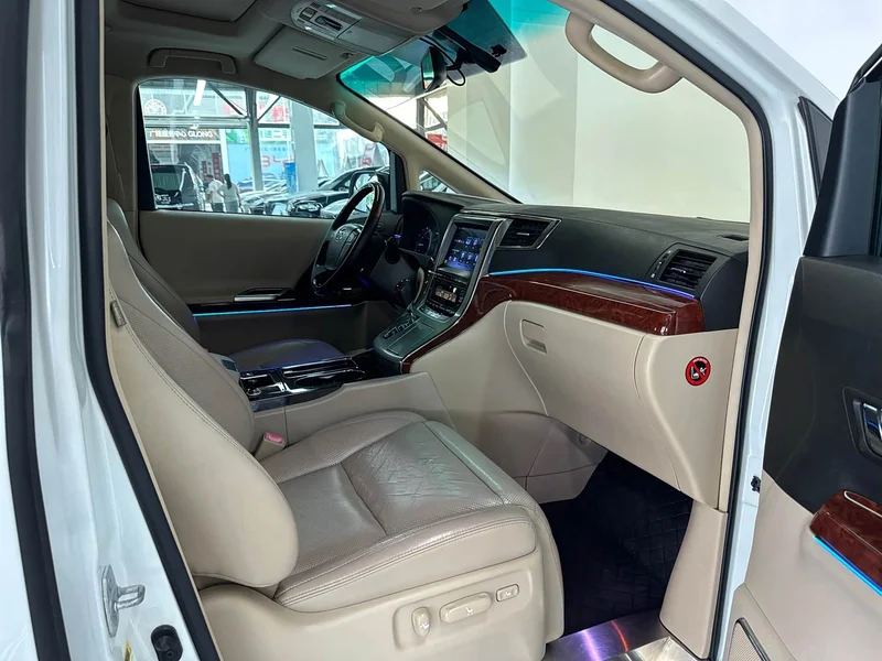 Toyota Alphard — фото 12