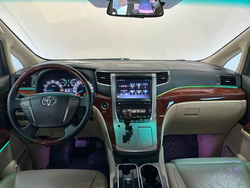 Toyota Alphard — фото 13