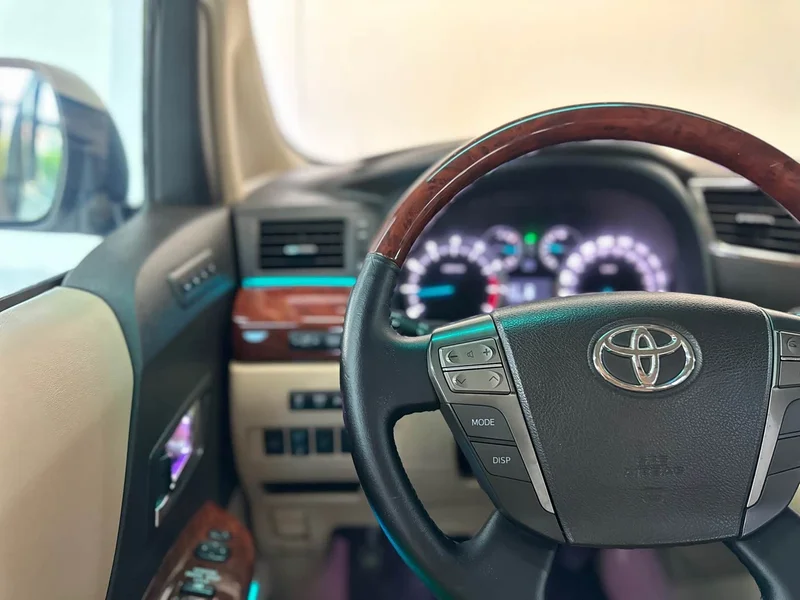 Toyota Alphard — фото 15