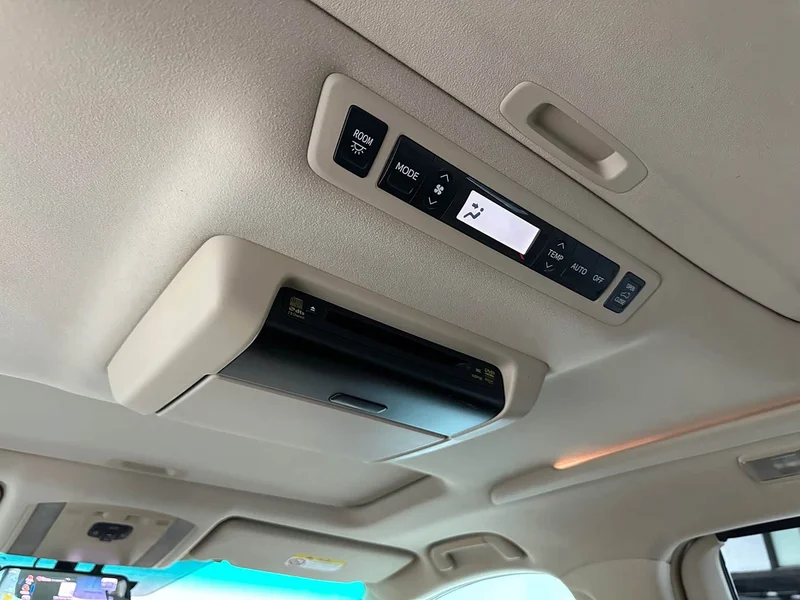Toyota Alphard — фото 17