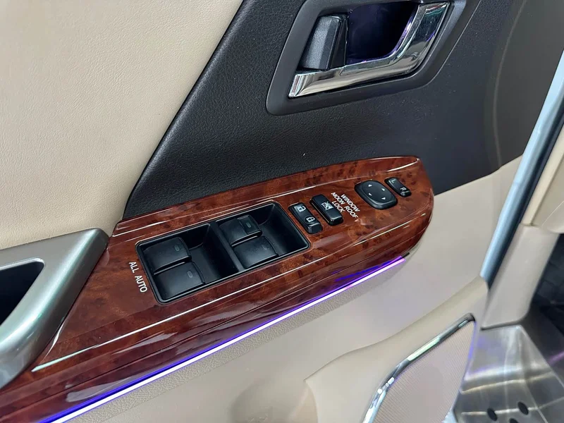 Toyota Alphard — фото 21