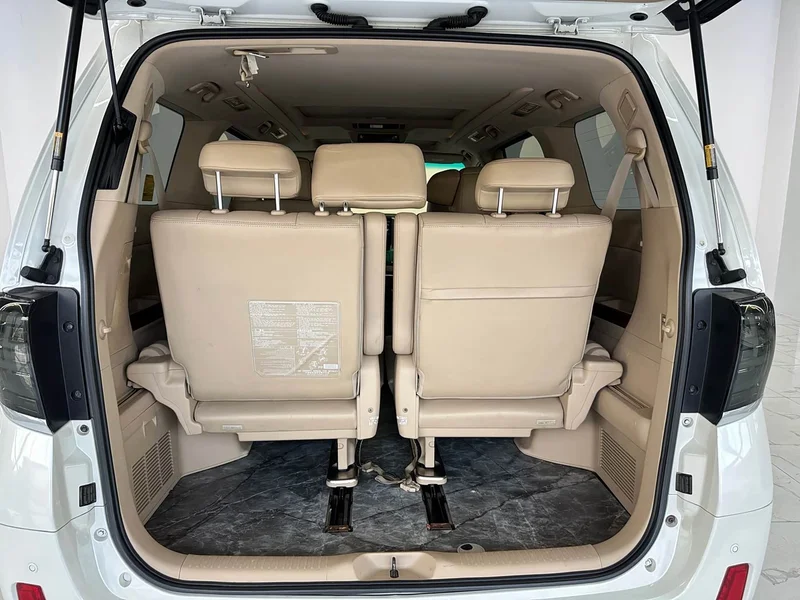 Toyota Alphard — фото 24