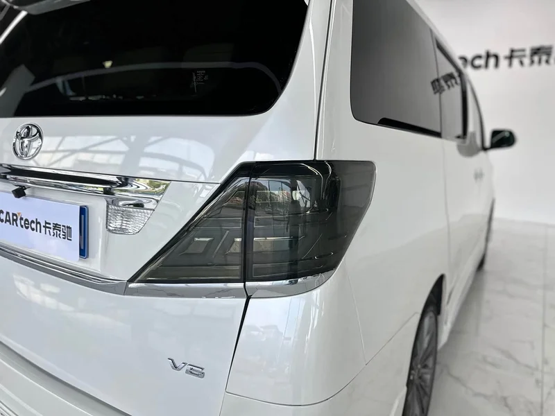 Toyota Alphard — фото 27