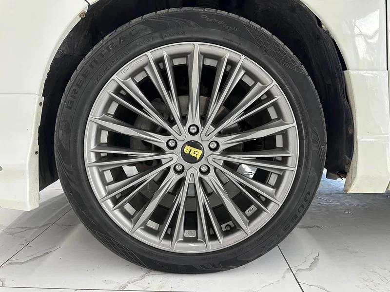 Toyota Alphard — фото 28