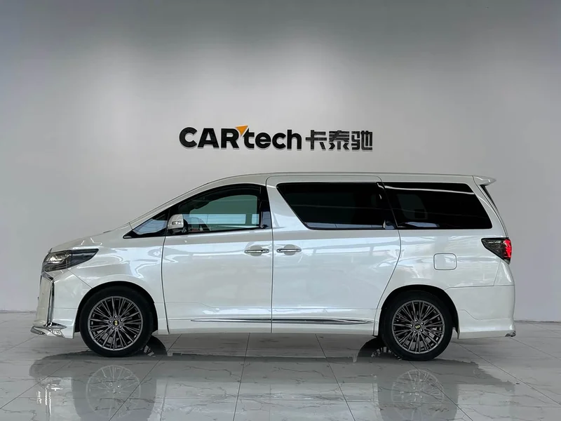 Toyota Alphard — фото 7