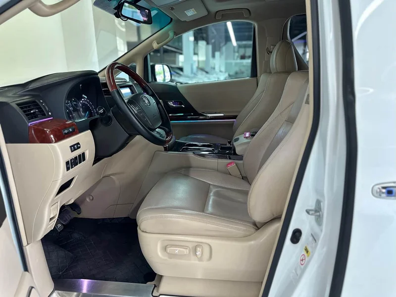 Toyota Alphard — фото 9