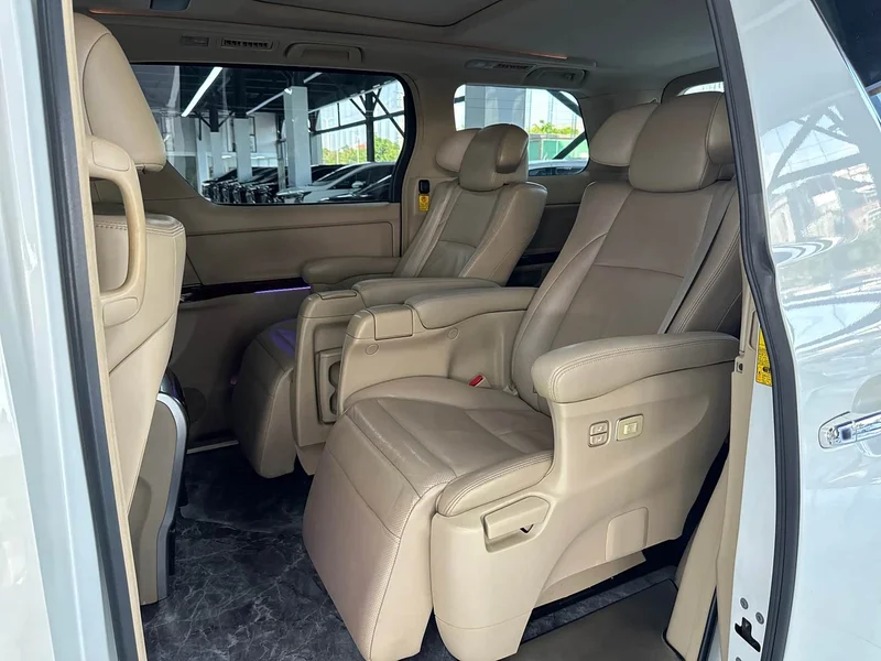 Toyota Alphard — фото 10