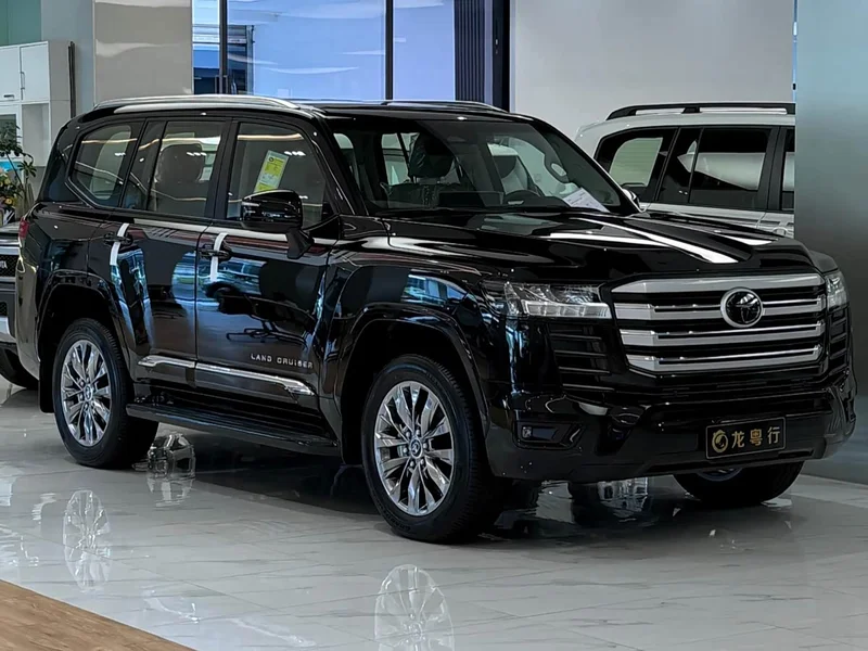 Toyota Land Cruiser LC300 (Imported) — фото 2