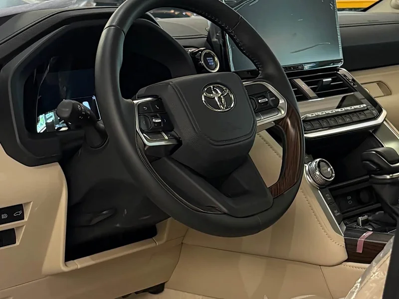 Toyota Land Cruiser LC300 (Imported) — фото 3