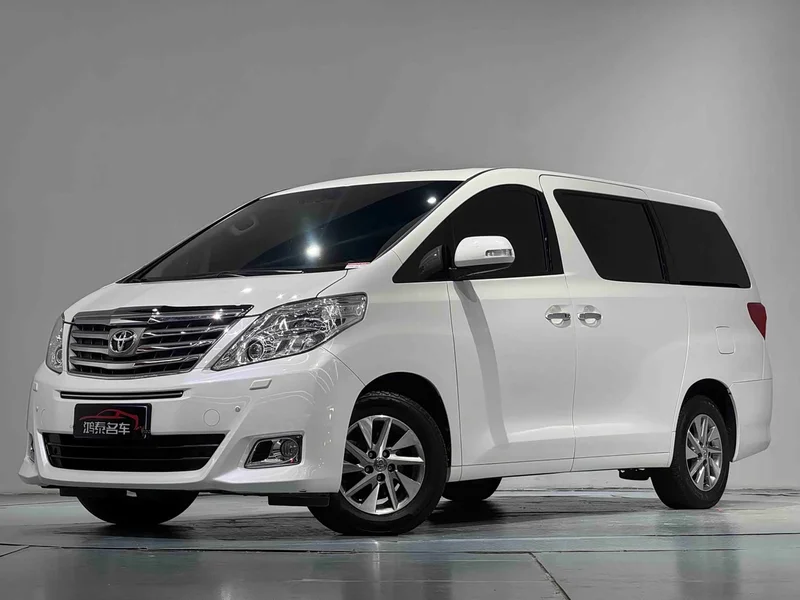 Toyota Alphard — фото 1