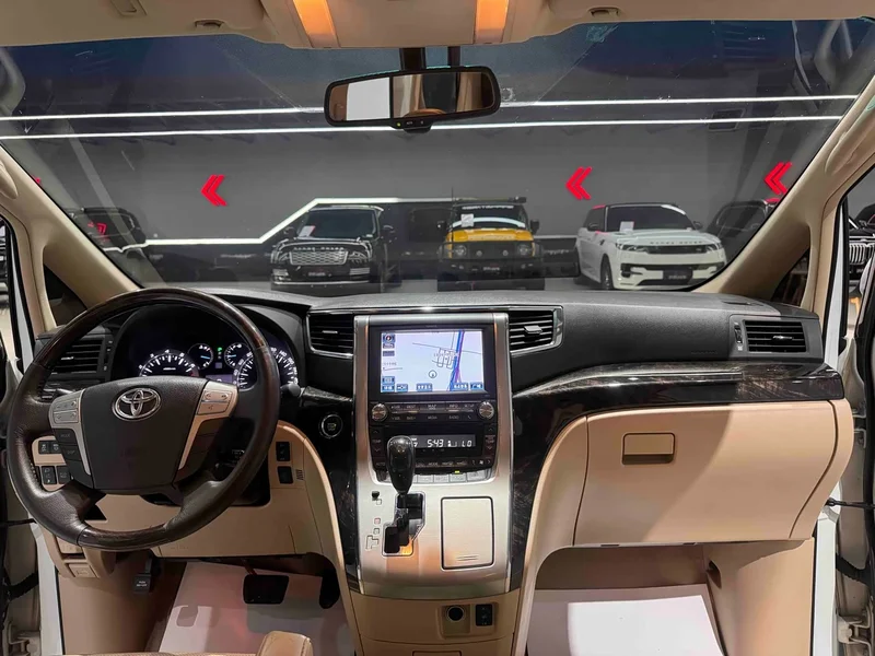 Toyota Alphard — фото 11