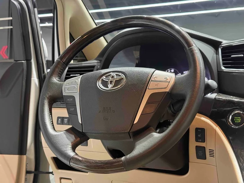 Toyota Alphard — фото 12