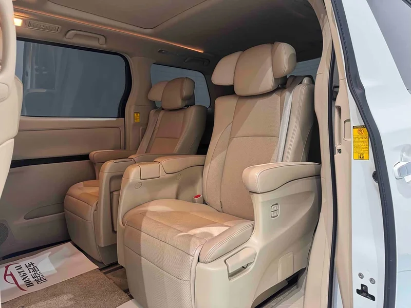 Toyota Alphard — фото 16