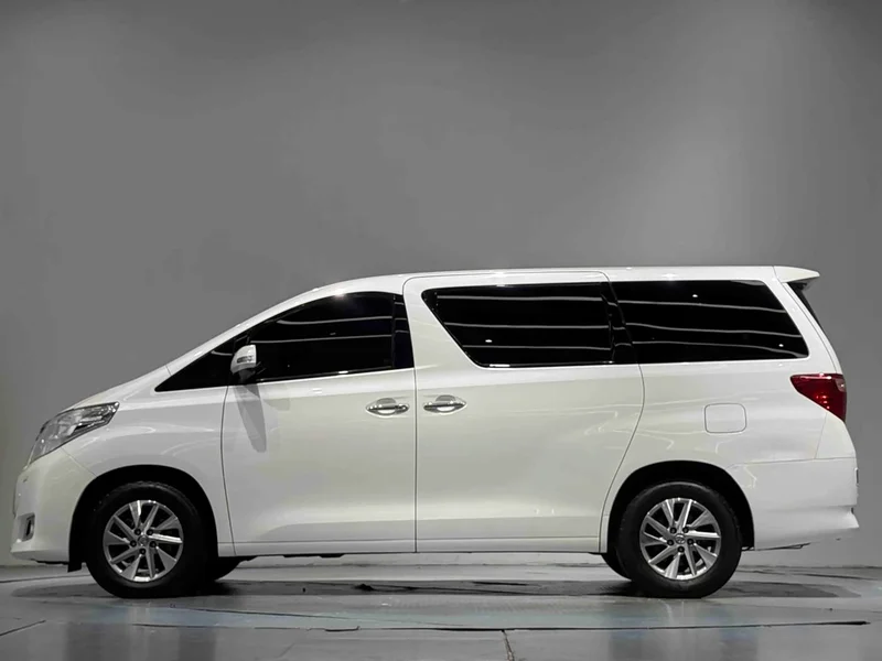 Toyota Alphard — фото 17