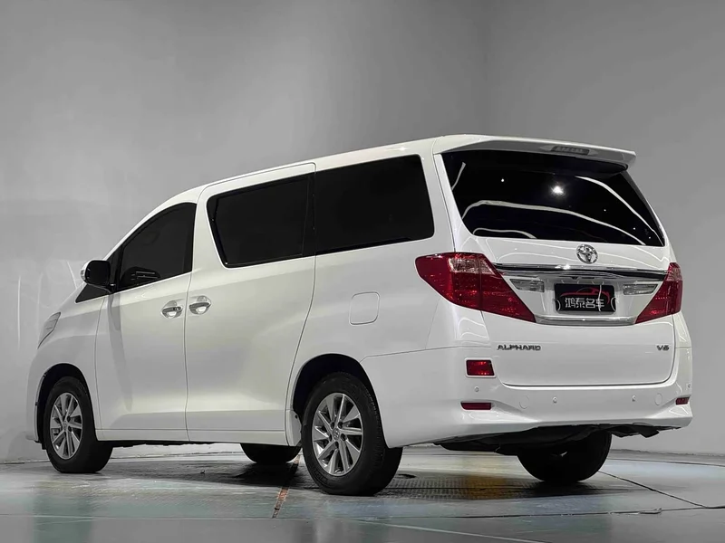 Toyota Alphard — фото 20