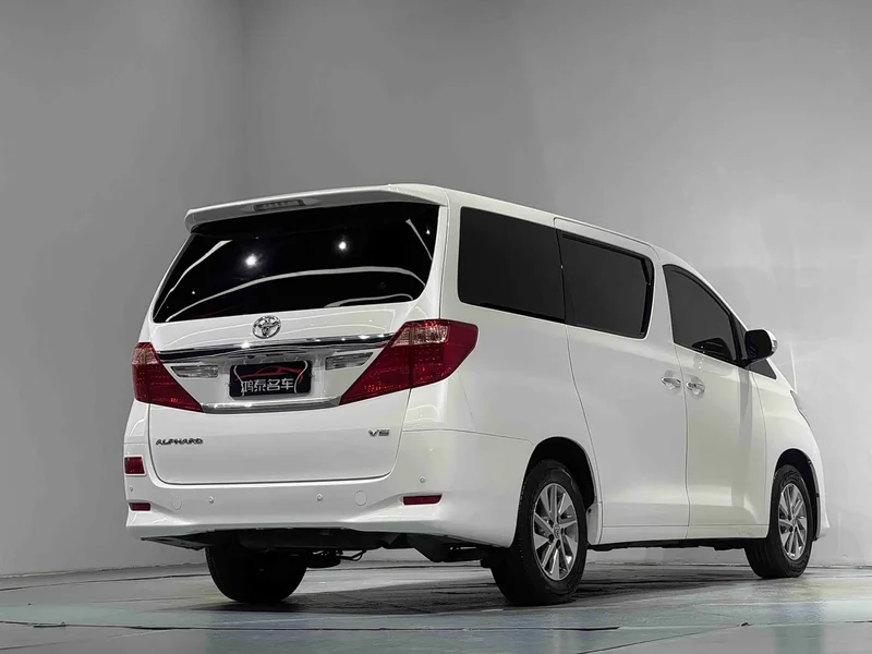 Toyota Alphard — фото 21