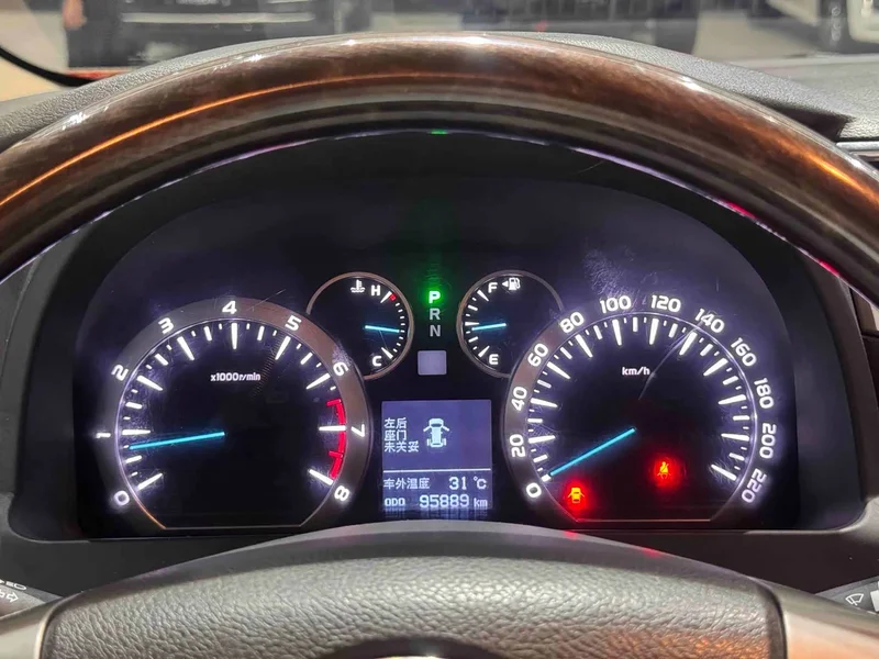 Toyota Alphard — фото 7