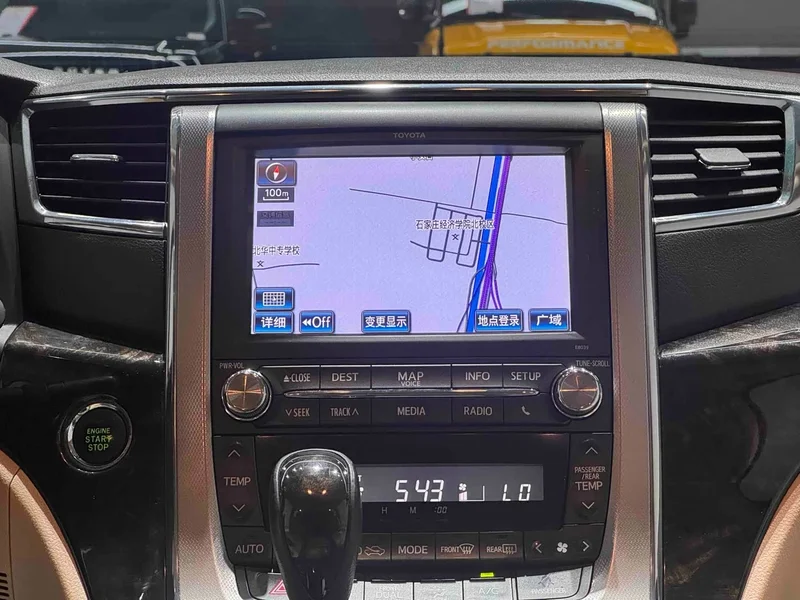 Toyota Alphard — фото 8