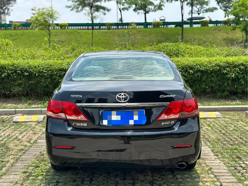 Toyota Camry — фото 5