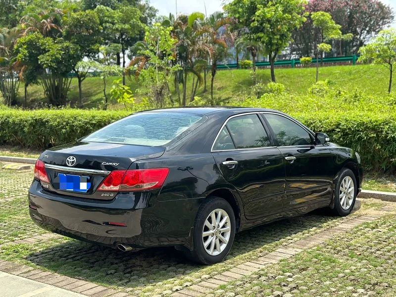 Toyota Camry — фото 6